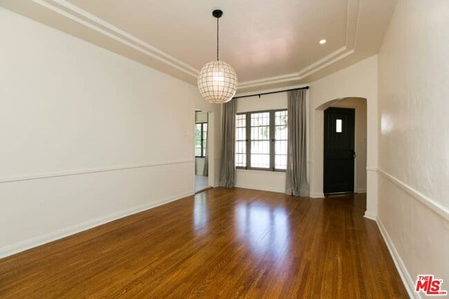 Building Photo - 1136 S Hayworth Ave