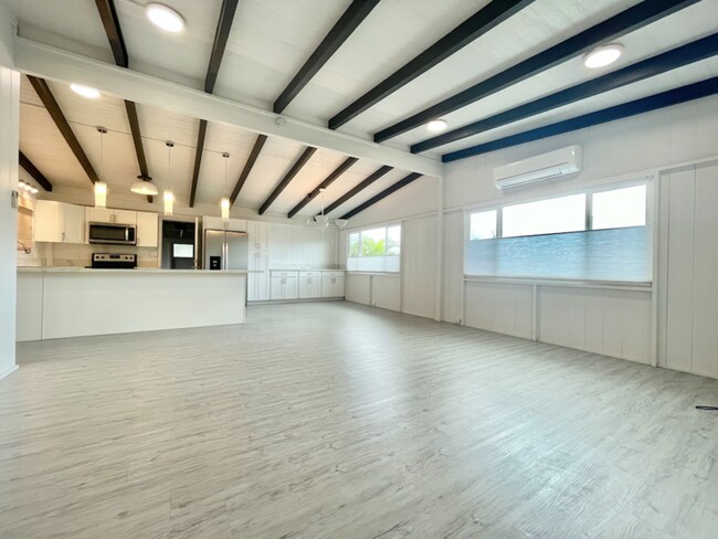 Building Photo - 1508 Keolu Dr
