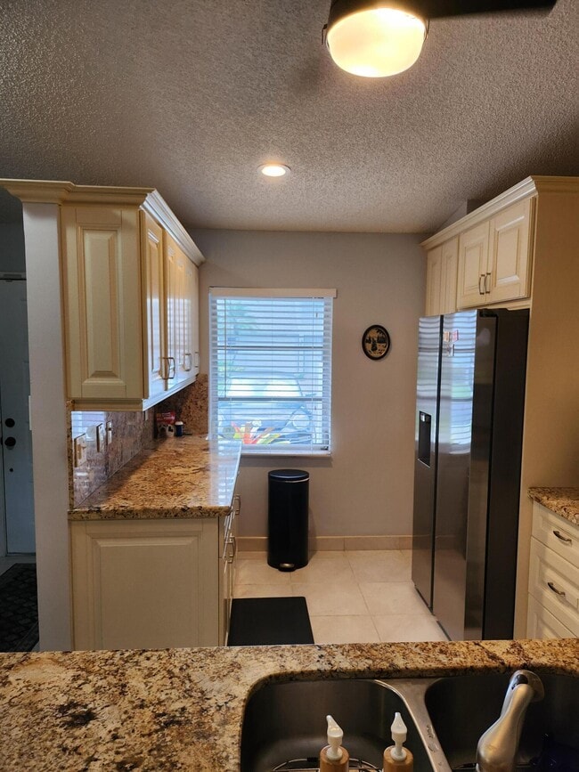 Building Photo - 8951 Sunnywood Pl