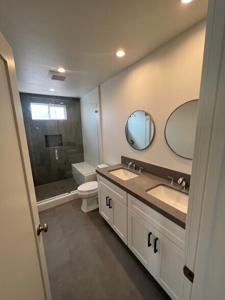 Master bathroom - 4127 Artesia Blvd