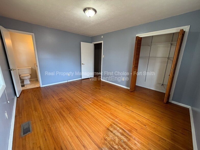 Building Photo - 1901 S 72nd St