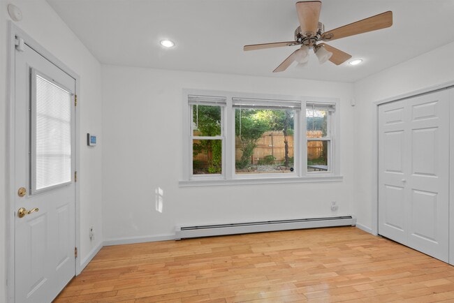 Building Photo - 637 36th St