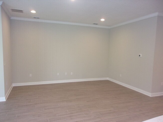 Building Photo - 4 bed/3 bath Beautiful Home with Amenities!