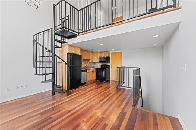 Building Photo - 108 Langton St