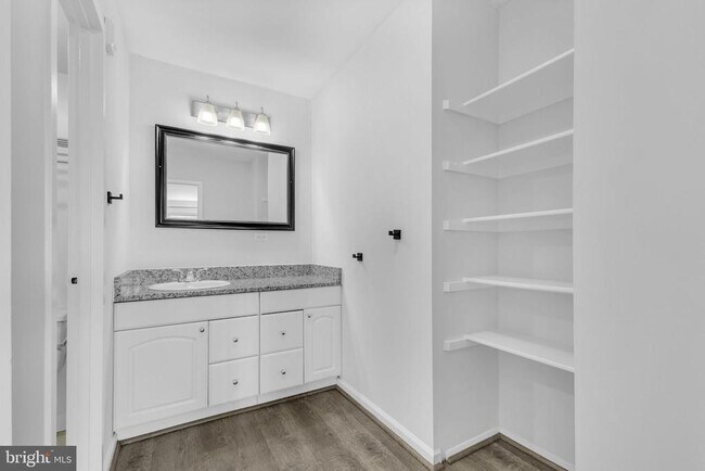 Building Photo - 1225 Martha Custis Dr