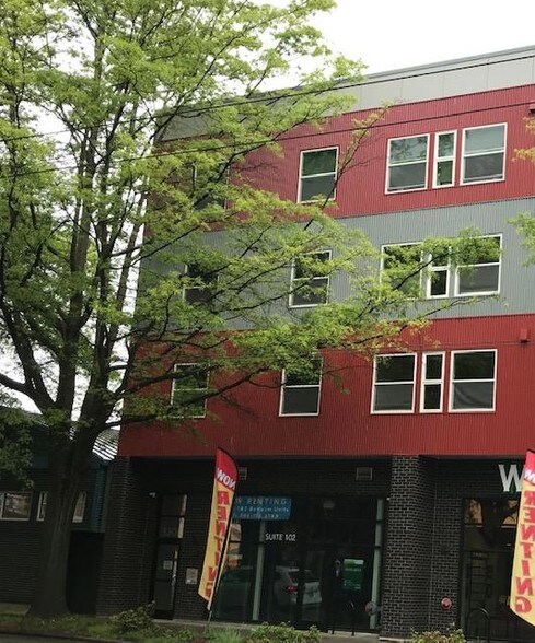 FRONT OF BUILDING - 3208 Rainier Ave S