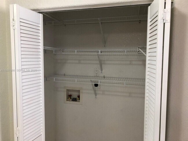 Building Photo - 10744 N Kendall Dr