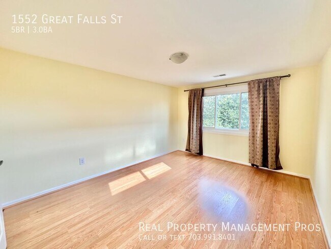 Building Photo - 1552 Great Falls St