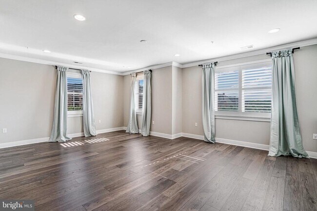 Building Photo - 621 Bluemont Ave