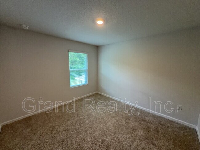 Building Photo - 5431 Peach Dr