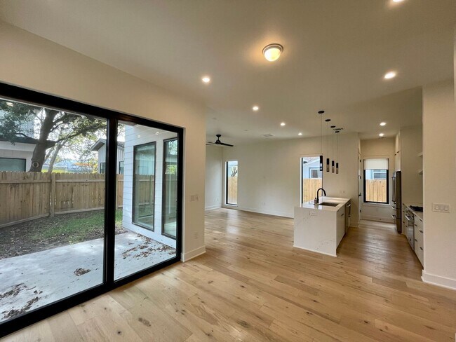 Building Photo - Palo Duro