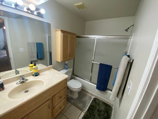 Building Photo - Nice 4 Bed 2 Bath Home Close to Ft Carson!!!