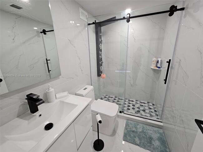 Building Photo - 2501 S Ocean Dr