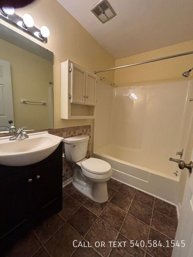 Building Photo - 136 Grimes St