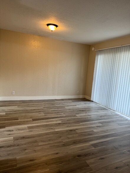 Building Photo - 832 Pomeroy Ave
