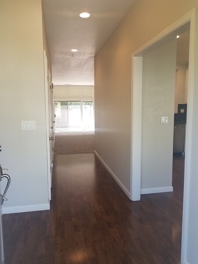 Building Photo - Highly Desirable Valley Club Circle Condo – Gated Napa Living