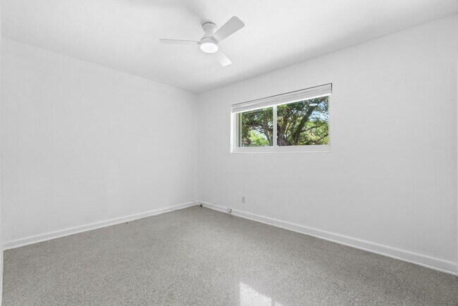 Building Photo - 809 S Atlantic Dr