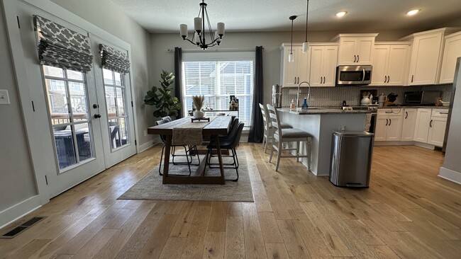 Building Photo - 537 Dexter Dr