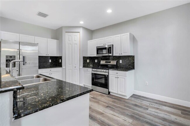 Building Photo - 2540 SW 85th Terrace