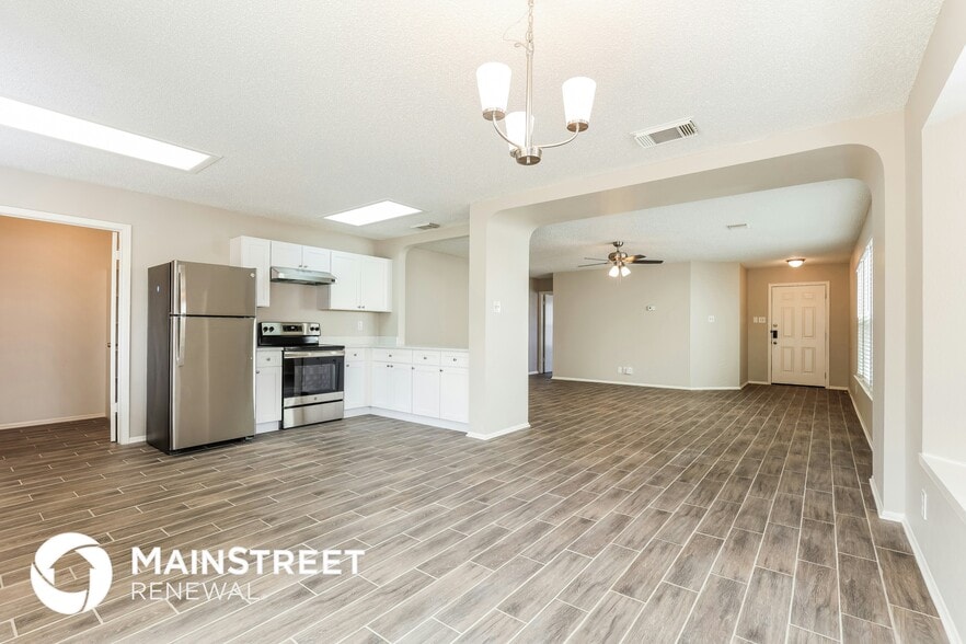 Building Photo - 8011 Chestnut Barr Dr