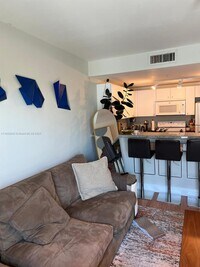 Building Photo - 2740 SW 28th Terrace