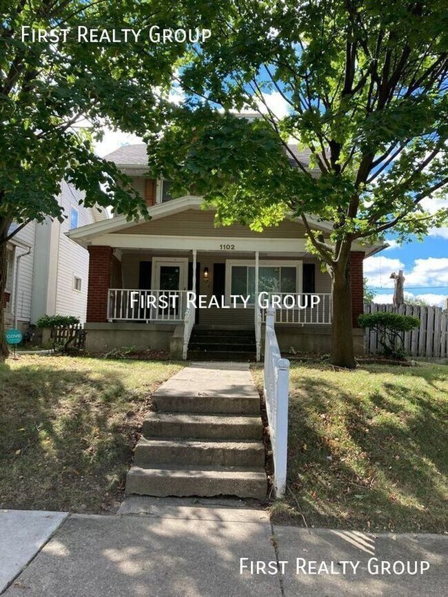 Large 3 bedroom, 1.5 Bath House. Move In R... 1102 Beaumont Ave