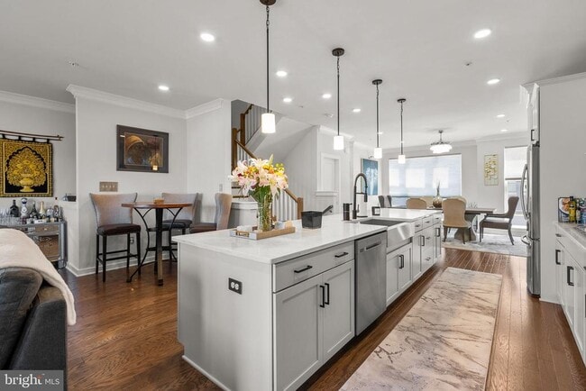 Building Photo - 619 Glenn Lk Dr