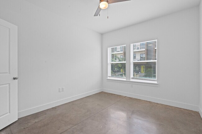 Building Photo - 3142 Lubbock Ave