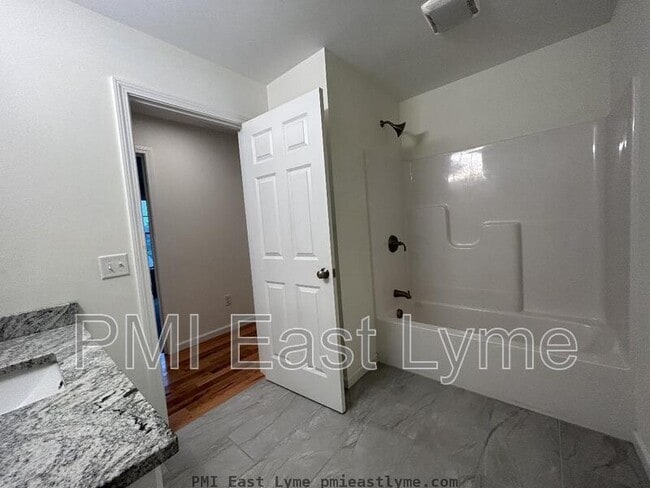Building Photo - 23 Quakertown Mdws