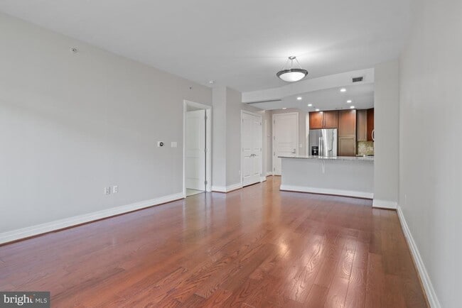 Building Photo - 8220 Crestwood Heights Dr