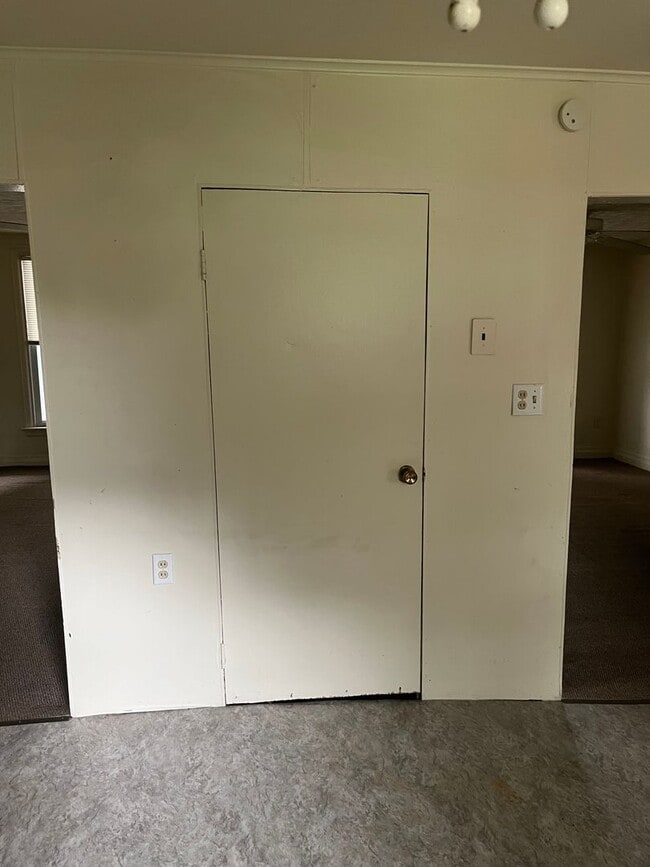 Building Photo - 2-3 Bedroom, 1 Bathroom Detached House in Shippensburg