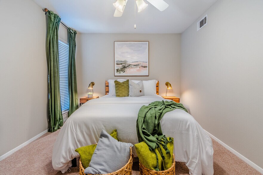 Building Photo - 10020 Regal Park Ln