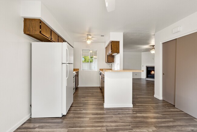 Building Photo - 3171 Shoshone Dr