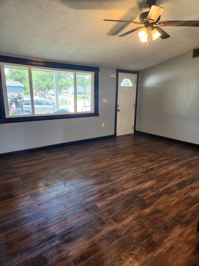 Building Photo - 803 W Donaldson Ave