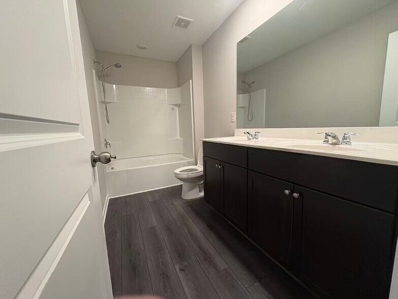 Building Photo - 2471 Hanover Woods Rd