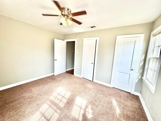 Building Photo - Pre-Leasing - Traditional Home in Tech Terrace near J&B Coffee!