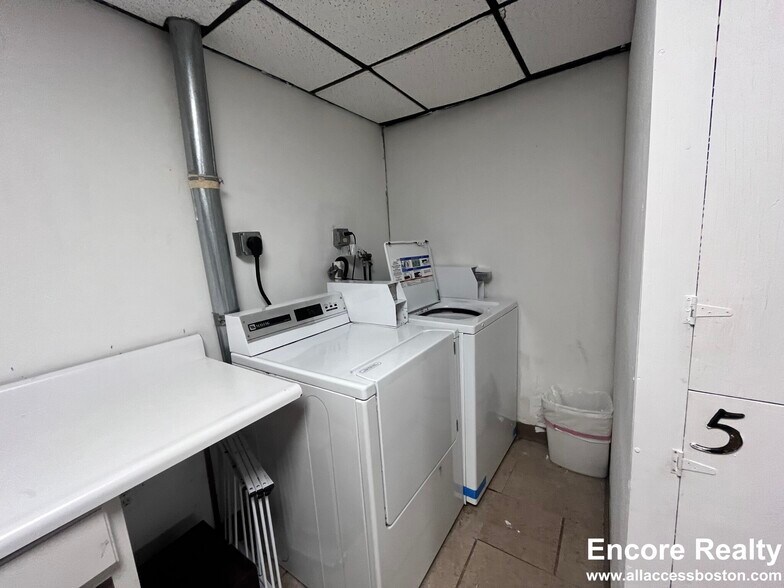 Building Photo - 19 Garrison St