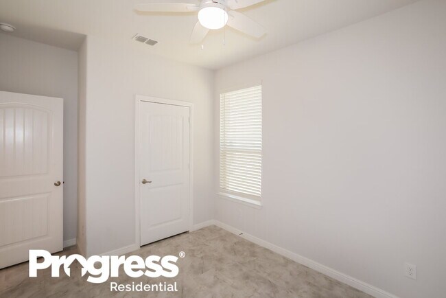 Building Photo - 9132 Golden Hollow Ln