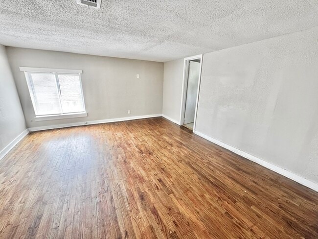 Building Photo - 1707 Glenview Ave
