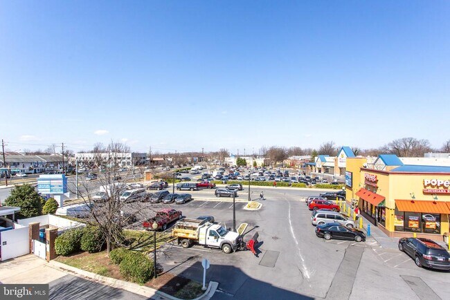 Building Photo - 501 Hungerford Dr