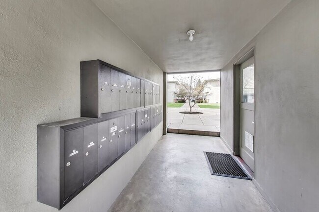 Building Photo - 1549 San Carlos Ave