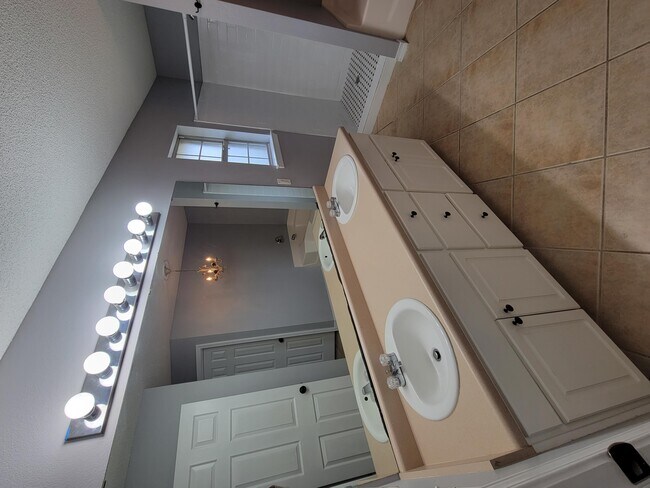 Building Photo - 9780 Parker Lake Cir