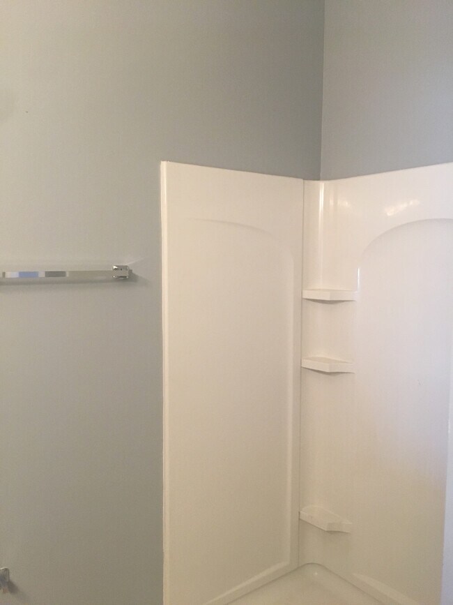 Building Photo - 2029 Russell Blvd