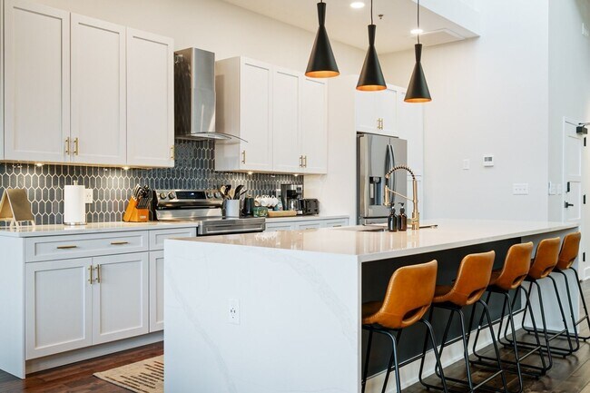 Building Photo - Penthouse in Downtown Asheville 3BD/3.5BA ...