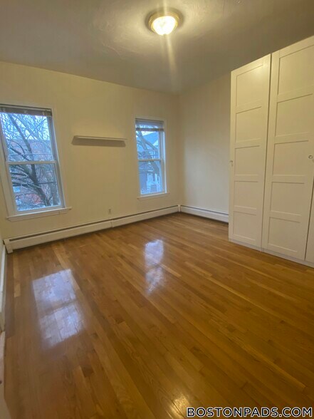 Building Photo - 38 Bond St