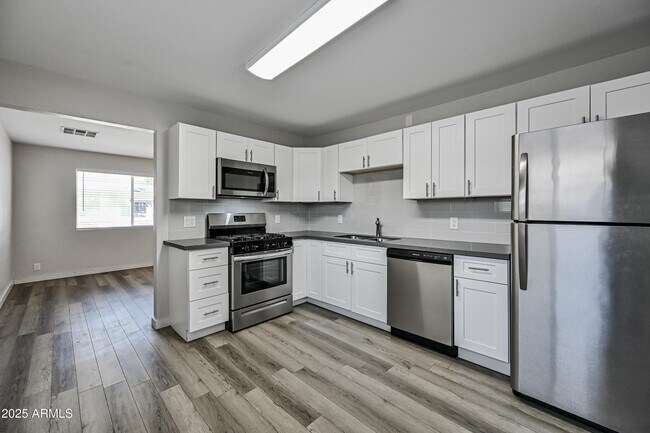 Building Photo - 1241 E McKinley St