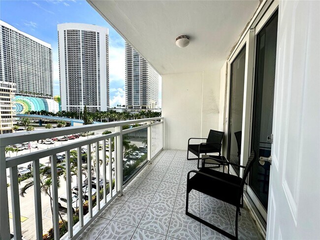 Building Photo - 1849 S Ocean Dr