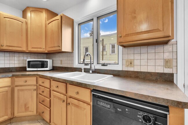 Building Photo - 234 Cliff St