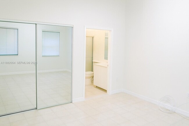 Building Photo - 2516 Lincoln St