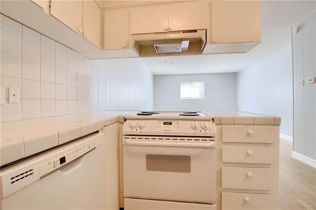 Building Photo - 2122 Hancock Dr